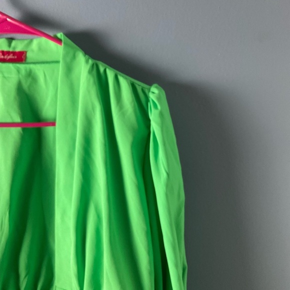 Mundefeis Green Cropped buttoned puff sleeve blouse. Size Large - Picture 6 of 8